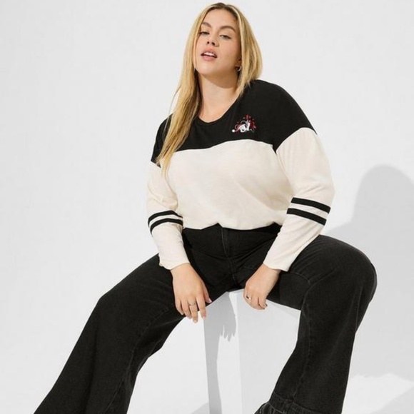 Torrid Disney Mickey Mouse Holiday Classic Fit Jersey Top Size 1X (14-16) - Picture 3 of 9